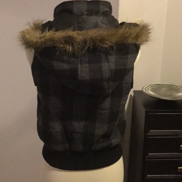 🚩Vest is Junior Size Large Blk/Gray - Picture 4 of 6